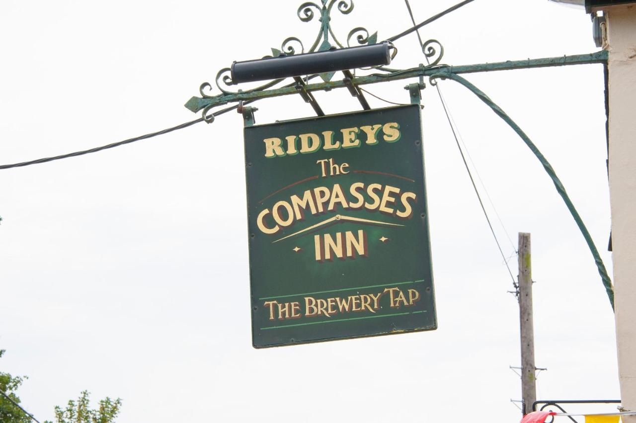 The Compasses Hotel เชมส์ฟอร์ด ภายนอก รูปภาพ